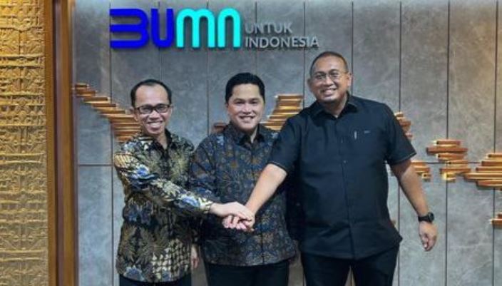Rektor Unand Efa Yonnedi, Menteri BUMN Erick Thohir, dan Anggota DPR RI asal Sumatera Barat Andre Rosiade.