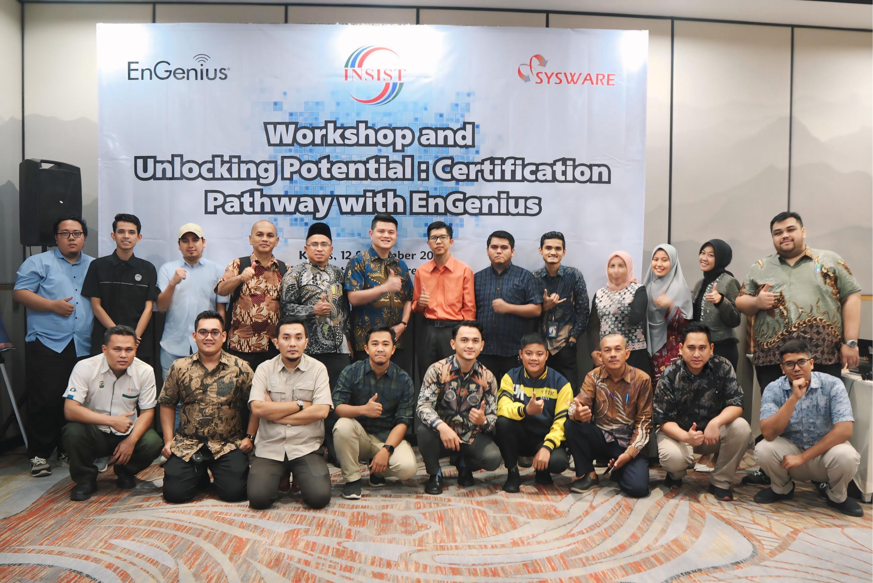 Foto Bersama saat acara Sertifikasi Tenaga Ahli Jaringan IT di Kota Padang, 12 September 2024