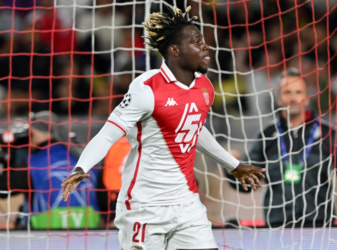 Selebrasi George Ilenikhena usai mencetam gol kemenangan AS Monaco melawan Barcelona. Ia juga dinobatkan sebagai Pemain Terbaik Pertandingan. (Foto: UEFA)
