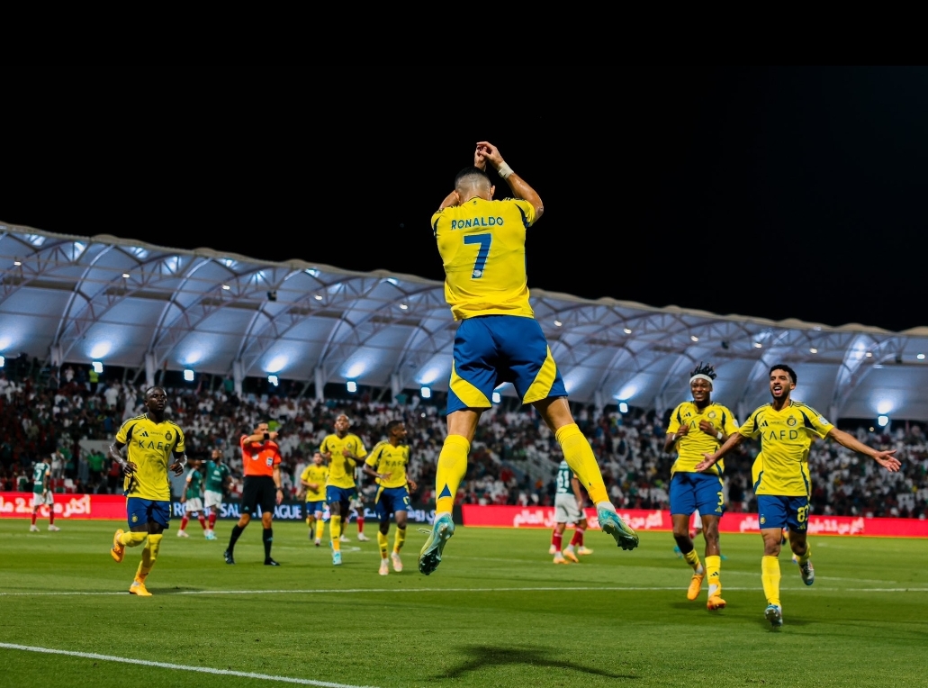 Selebrasi Cristiano Ronaldo usai mencetak gol bagi Al Nassr saat melawan Al Ettifaq dalam laga lanjutan Liga Pro Saudi 2024-2025. (Foto: X Al Nassr)