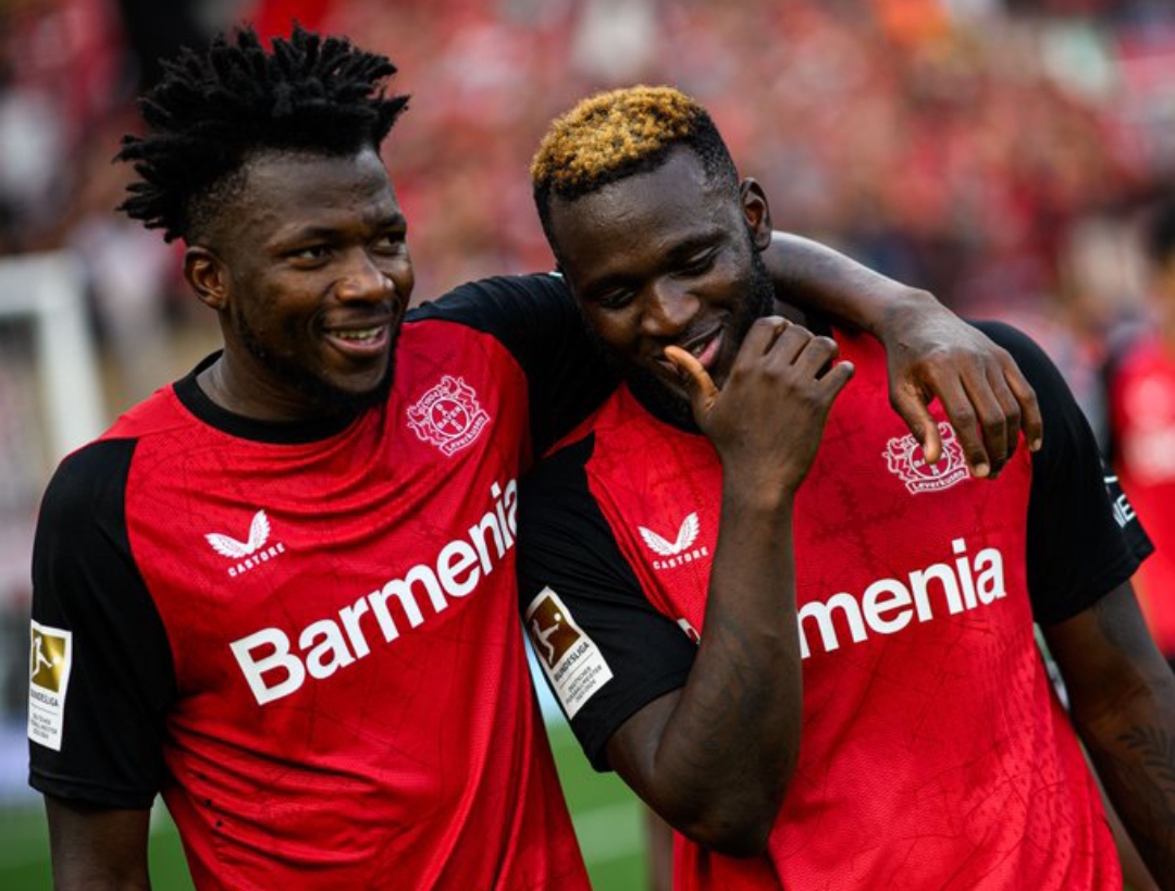 Gol Victor Boniface (kanan) memastikan kemenangan Bayer Leverkusen  4-3 atas VfL Wolfsburg pada laga Bundesliga penuh ketegangan, di BayArena, Minggu (22/9/2024). (Foto: X @bayer04_en)