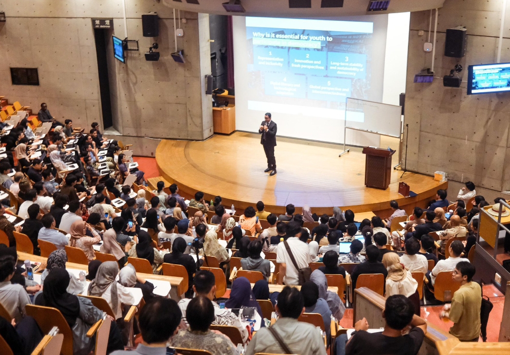 Anies Baswedan memberikan kuliah umum di Sophia University, Tokyo, Jumat (20/9/2024) malam. (Foto: X @aniesbaswedan)
