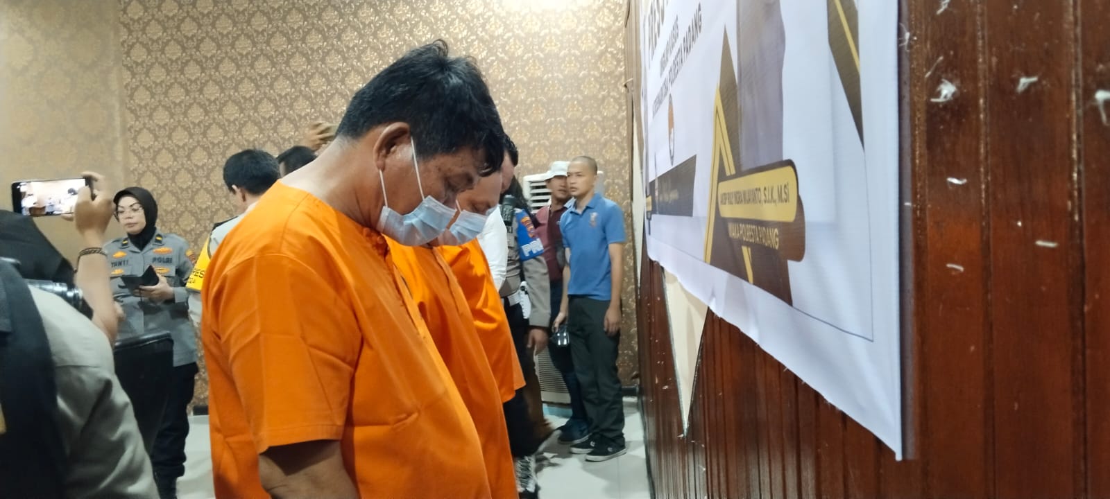 Tersangka penyalahgunaan narkotika jenis sabu saat di Mako Polresta Padang