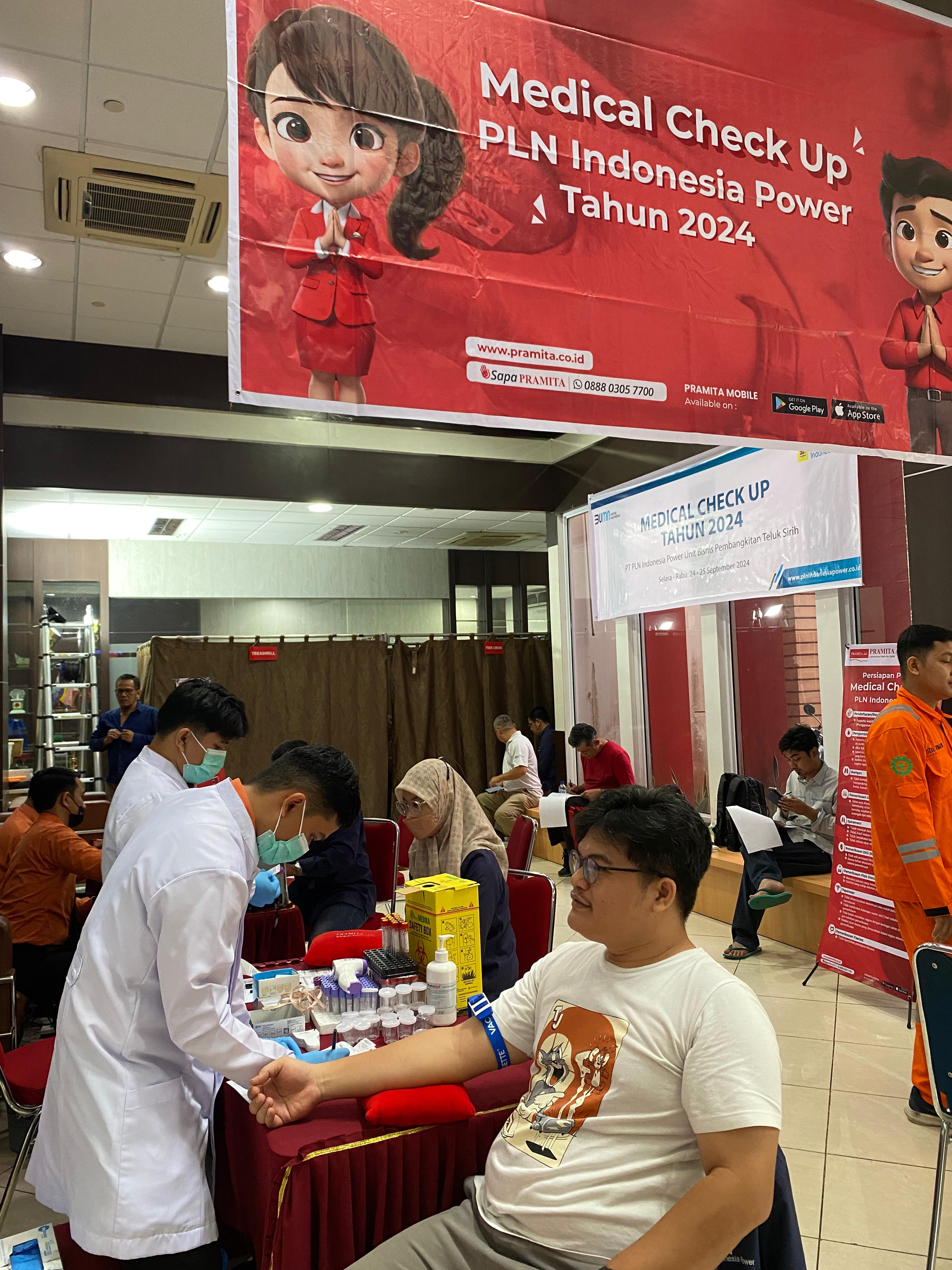 PERIKSA KESEHATAN: Pegawai UBP Teluk Sirih sedang melaksanakan kegiatan MCU rutin tahunan. (PLN FOR PADEK)