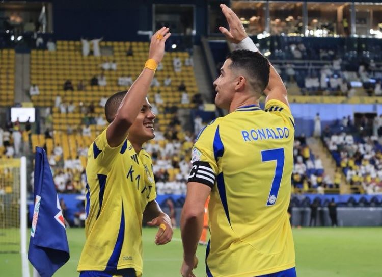 Selebrasi Cristiano Ronaldo usai mencetak gol untuk Al Nassr saat mengalahkan Al Wehda 2-0 dalam lanjutan Saudi Pro League 2024-2025, Jumat (27/9). (Foto: X Al Nassr)