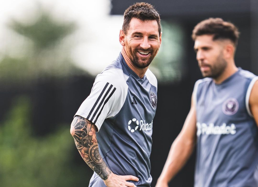 Lionel Messi latihan jelang laga Inter Miami melawan Charlotte FC di Chase Stadium dalam lanjutan MLS 2024, Minggu (29/9) pagi WIB. (Foto: X Inter Miami CF)