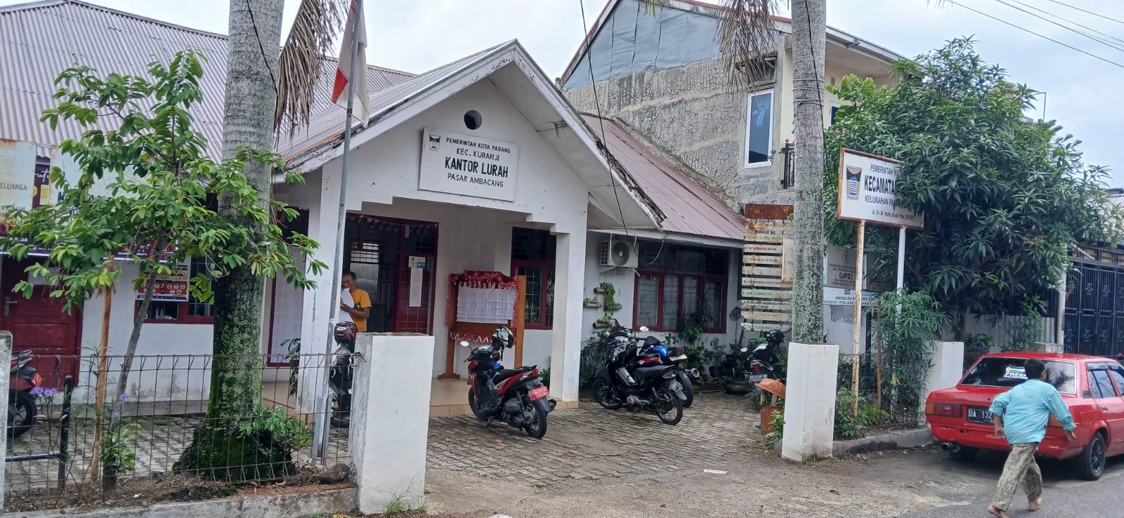 Kondisi terkini Kantor Lurah Pasarambacang, Kecamatan Kuranji, Selasa (1/10).