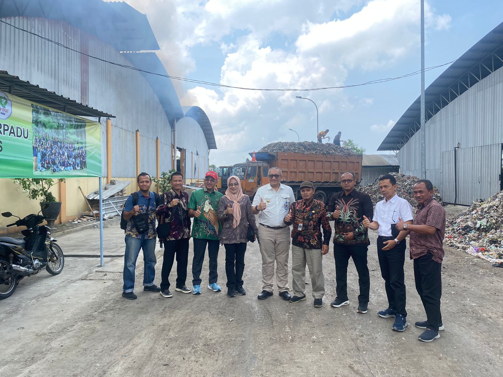 Dirut Perumda AM Padang Hendra Pebrizal bersama Pj Wako Padang Andree Algamar dan rombongan berkunjung ke Kabupaten Banyumas, Kamis (3/10).