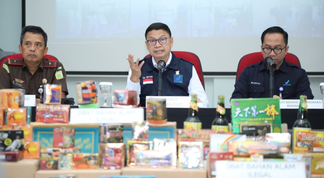 BPOM mengamankan produk obat bahan alam (OBA) ilegal atau tanpa izin edar (TIE) yang diduga mengandung bahan kimia obat (BKO). (Foto: Humas BPOM)