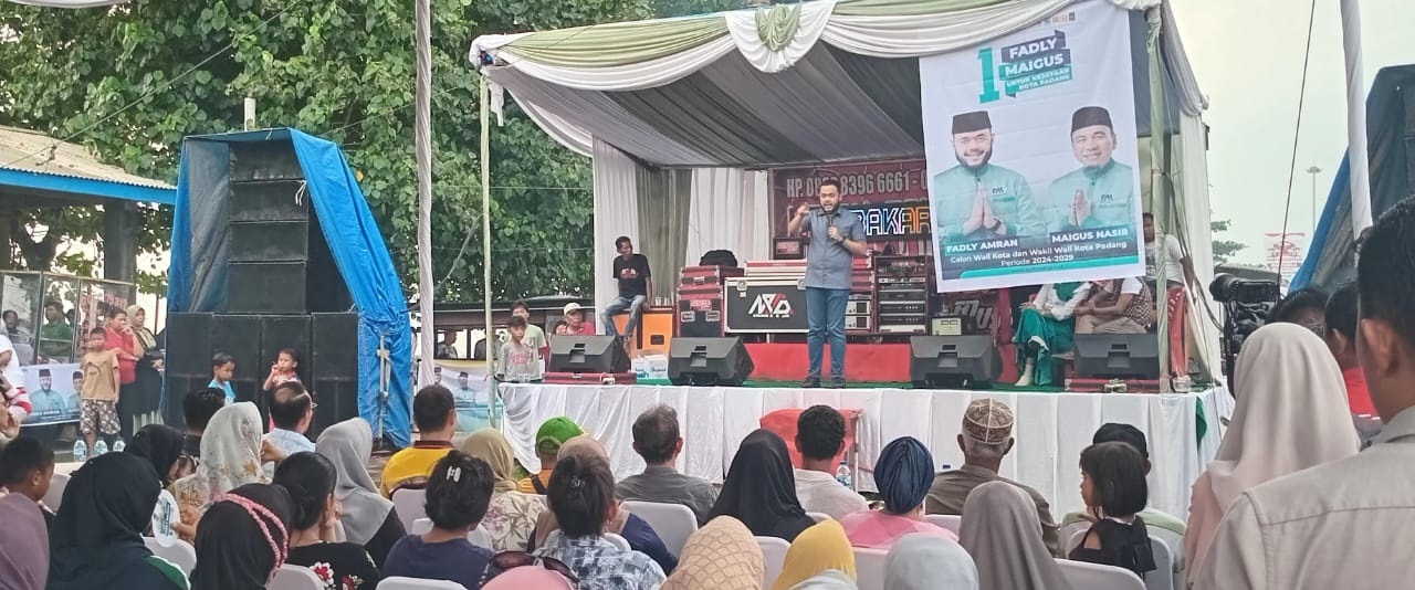 Calon Wali Kota Padang Fadly Amran memberikan pemaparan di hadapan warga di kawasan Purus, Kecamatan Padang Barat, Rabu (9/10).