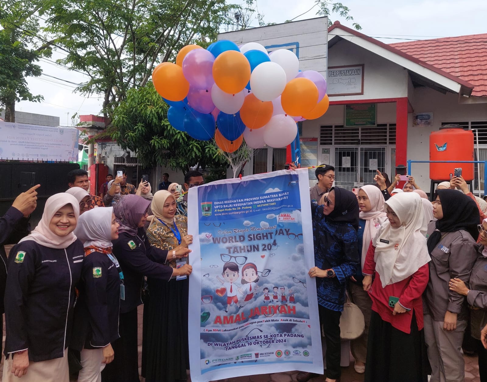 UPTD BKIM menggelar bakti sosial di SDN 06 Kampunglapai, Kecamatan Nanggalo, Kamis (10/10). Kegiatan itu dalam rangka Hari Penglihatan Sedunia 2024.