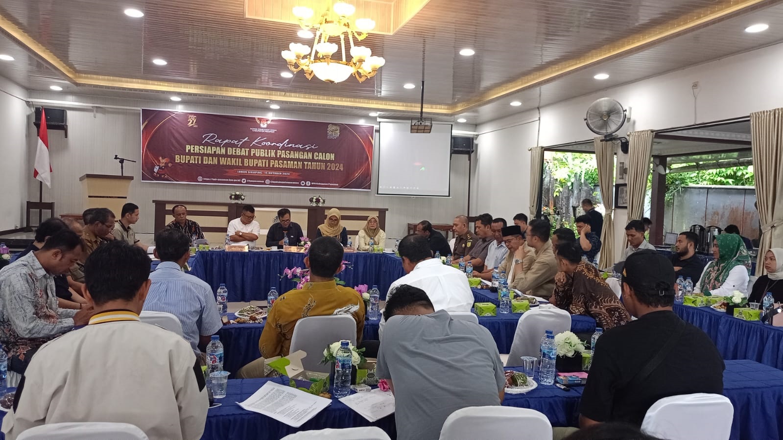 PERSIAPAN: KPU Kabupaten Pasaman mengadakan rapat rakor terkait pelaksanaan debat kandidat calon bupati dan wakil bupati. (DOK KPU PASAMAN)