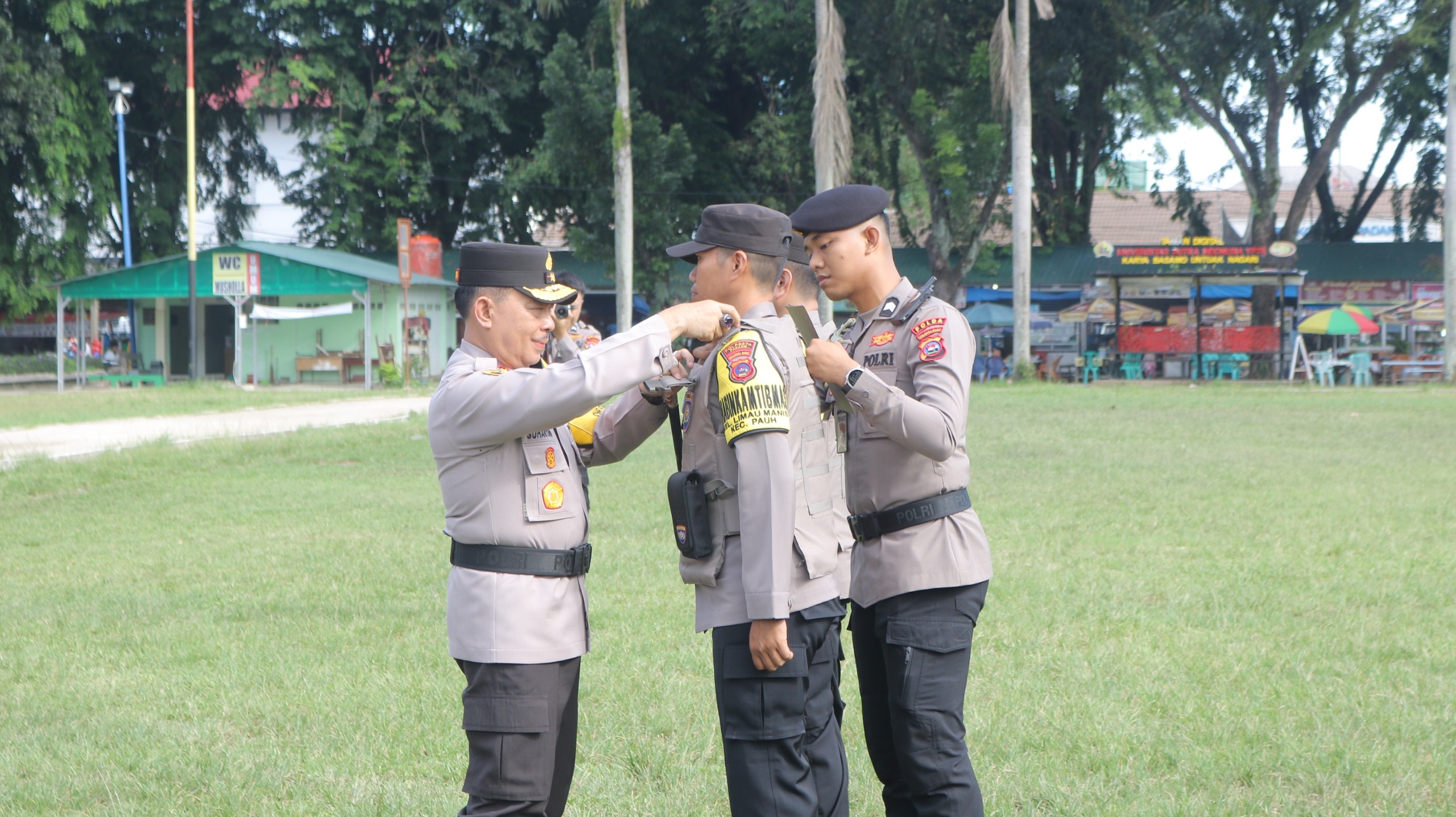 Polda Sumbar menggelar apel ribuan Bhabinkamtibmas dalam rangka Pilkada serentak Badunsanak tahun 2024 di Provinsi Sumatera Barat (Sumbar).