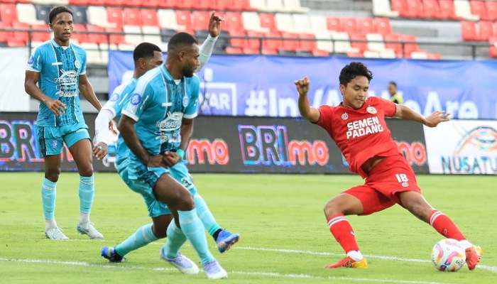 Semen Padang FC sempat unggul di Babak I usai Gala Pagamo mencetak gol pada menit ke-39.