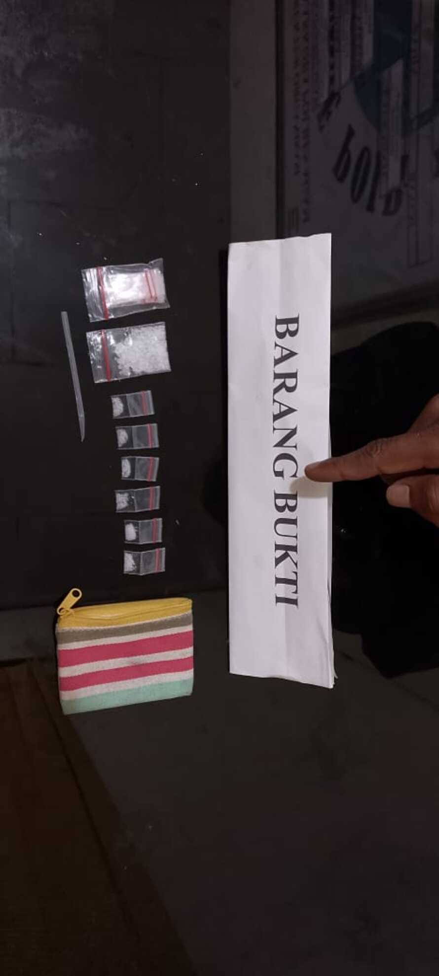 Barang bukti yang berhasil didapatkan dari tersangka pengedar sabu.