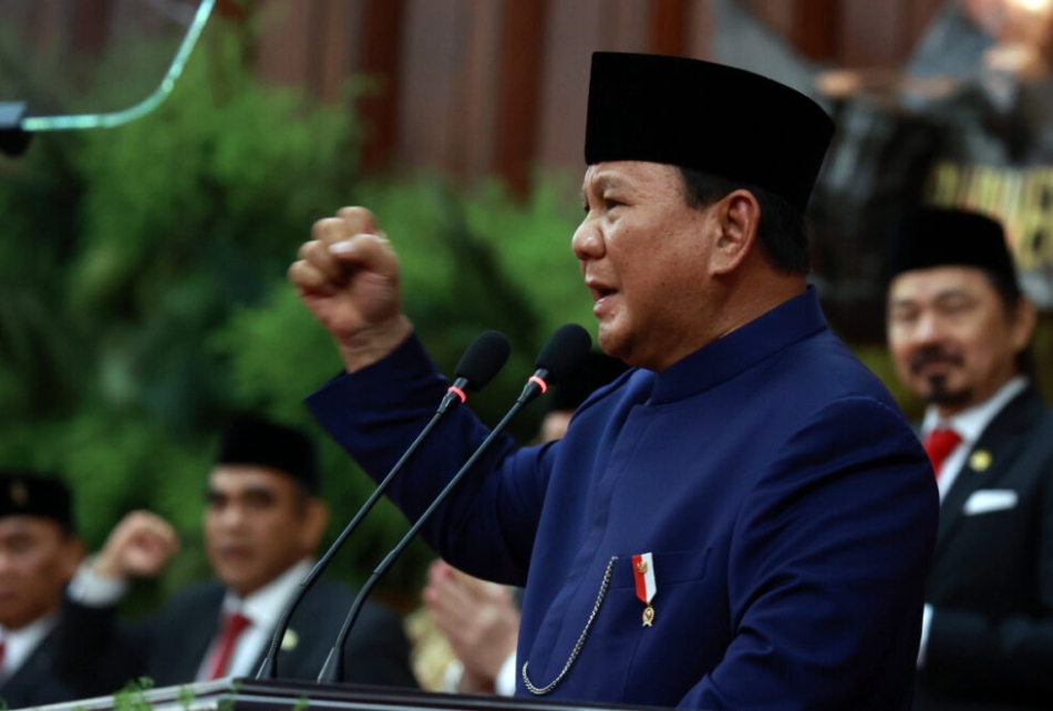 Presiden Prabowo Subianto menyampaikan pidato pertamanya di hadapan Sidang Paripurna MPR RI usai dilantik menjadi Presiden periode 2024-2029. (Foto: Setkab)