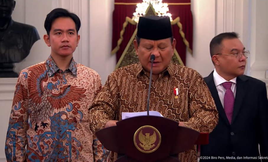 Presiden Prabowo Subianto mengumumkan nama Menteri dan Wakil Menteri Kabinet Merah Putih 2024-2029, di Istana Merdeka, Jakarta, Minggu malam (20/10/2024). (Foto: Setkab)