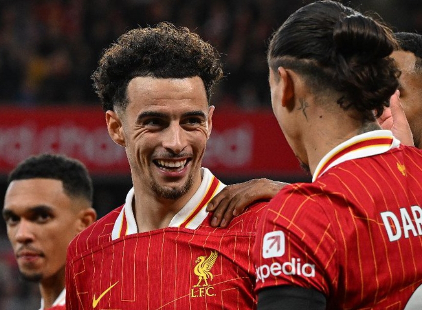 Curtis Jones mencetak gol kemenangan setelah menyambut umpan Salah, dan memastikan Liverpool unggul 2-1 atas Chelsea. (Foto: X Liverpool FC)