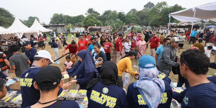 Antusiasme warga Kampung Pemulung, Jurang Mangu Timur, Tangerang Selatan saat mengikuti kegiatan PLN Youth Energy Day pada Rabu, (16/10) lalu.