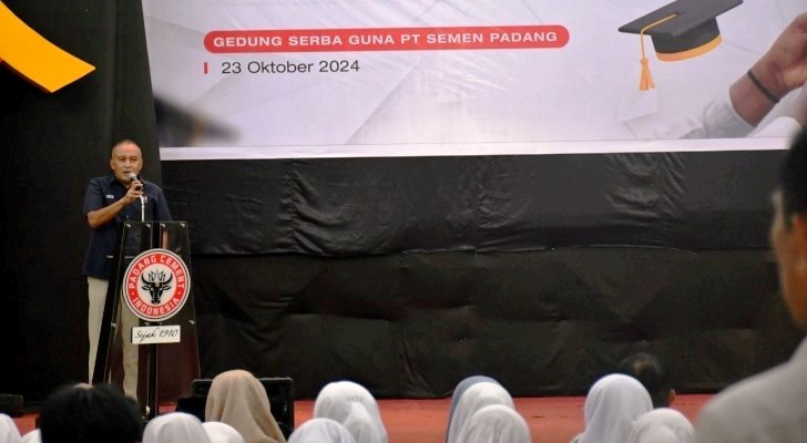 Direktur Keuangan dan Umum PT Semen Padang Oktoweri