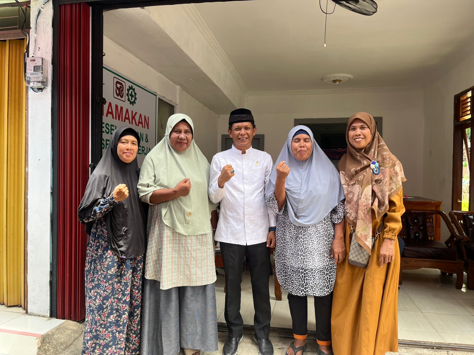RESES: Anggota DPRD Sumbar Ridwan Dt Tumbijo saat reses ke daerah pemilihan III Agam-Bukittinggi, Rabu (23/10). (HUMAS DPRD SUMBAR FOR PADEK)