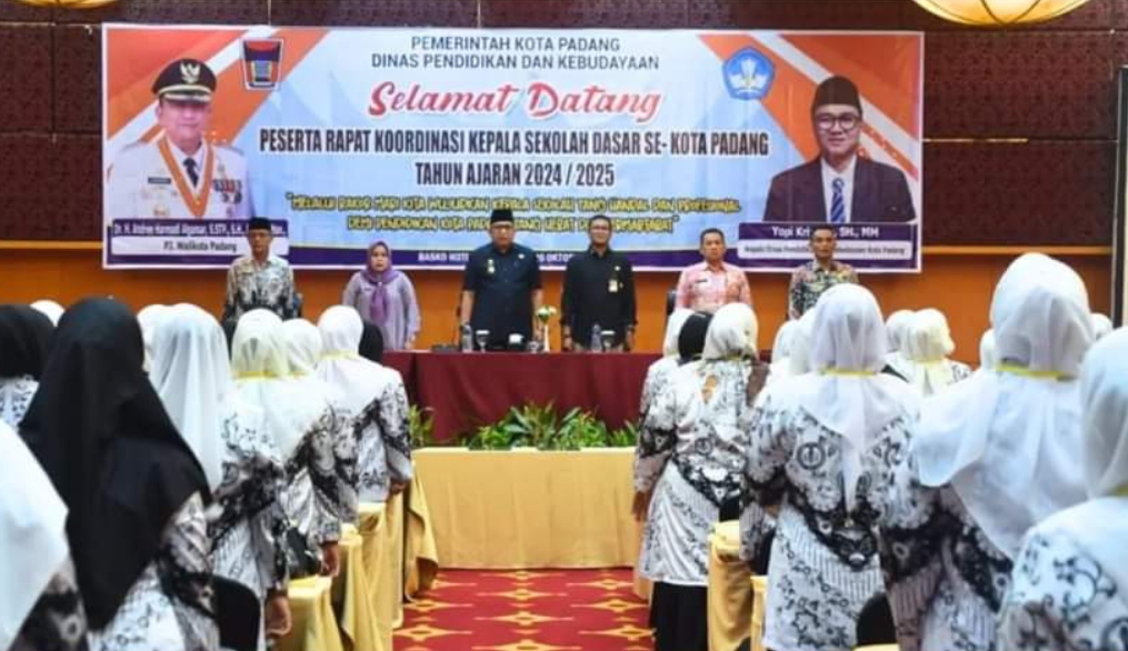 Pj Wali Kota Padang Andree Algamar hadiri Rapat Koordinasi (Rakor) Kepala SD se-Kota Padang yang digelar di Hotel Basko, Jumat (25/10/2024). (Foto: Prokopim)