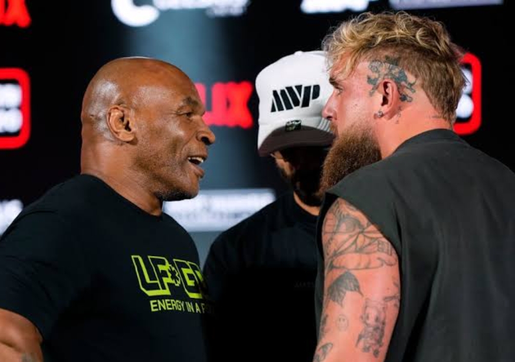 Mike Tyson dan Jake Paul. (Foto: Dok. The Sun)