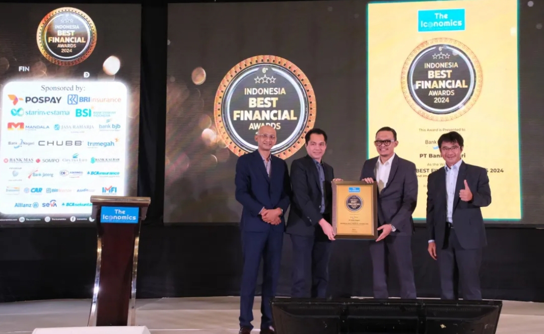 Bank Nagari meraih penghargaan pada ajang Indonesia Best Financial Awards 2024 yang diselenggarakan oleh The Iconomics. (Foto: Humas)
