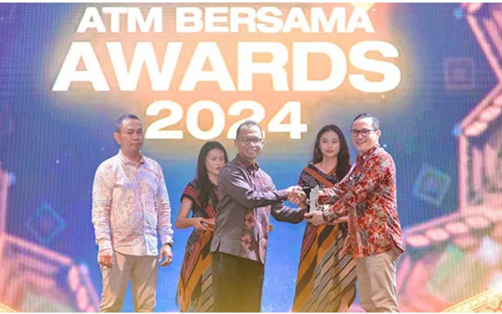 Bank Nagari meraih penghargaan The Top Digital Transformations Regional Bank dari PT Artajasa Pembayaran Elektronis (Artajasa). (Foto: Humas)