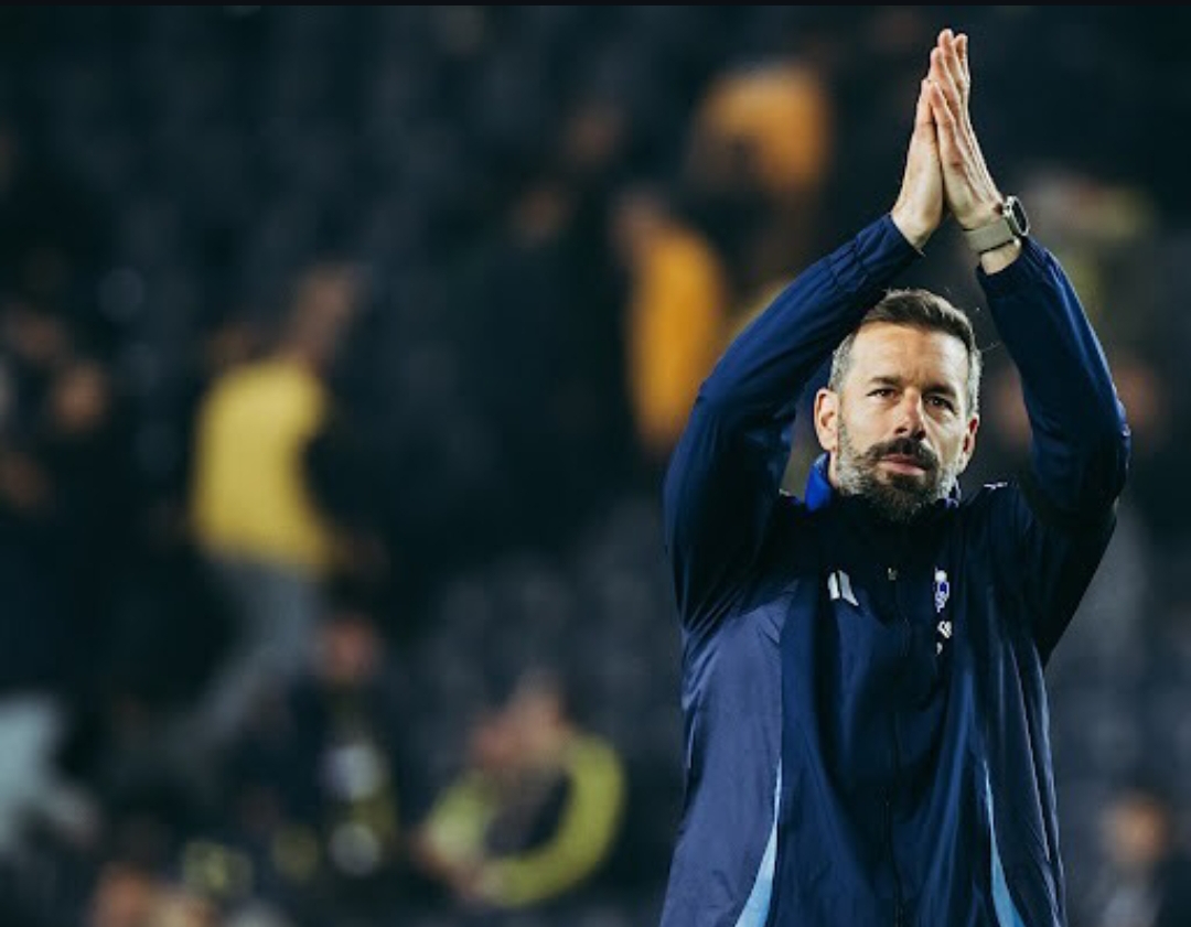 Pertandingan Manchester United vs Leicester City menandai debut Ruud van Nistelrooy sebagai pelatih sementara setelah Erik ten Hag dipecat. (Foto: IG Rvnistelrooij)