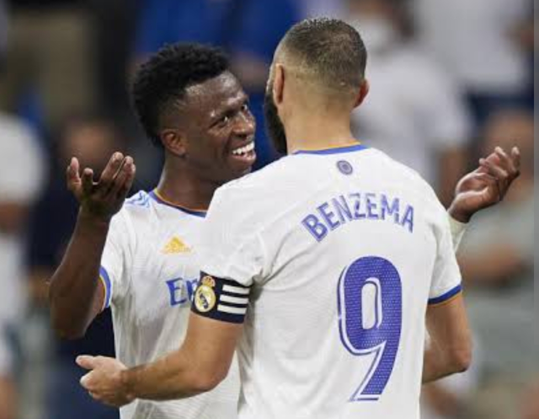 Vinicius Jr dan Karim Benzema, saat Real Madrid menang melawan Celta Vigo (5-2), pada 12 September 2021. (Foto: Abaca/Icon Sport)