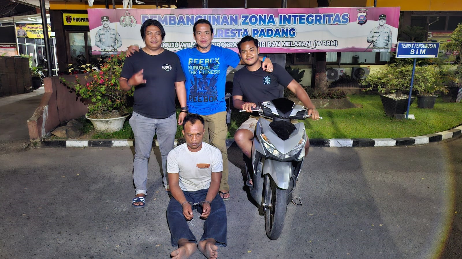 Pelaku pencurian sepeda motor ditangkap Tim Klewang Satreskrim Polresta Padang, kemarin.