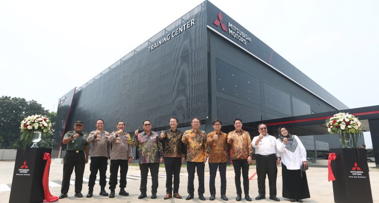 Mitsubishi Motors Training Center di Kawasan Industri MM2100, Cibitung, Bekasi, Jawa Barat, pusat pelatihan Mitsubishi Motors terbesar di Asia Tenggara.