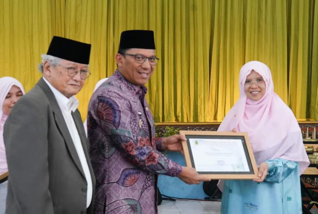 Pj Wali Kota Padangpanjang, Sonny Budaya Putra, mengapresiasi keberadaan Diniyyah Puteri yang terus menghasilkan insan berkualitas dan mampu beradaptasi dengan perubahan zaman. (Foto: Kominfo)