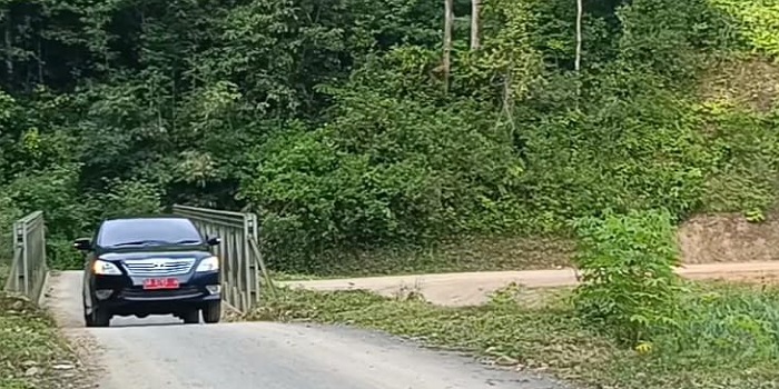 Jalan dari Pesisir Selatan menuju Kabupaten Solok masih menyisakan pengaspalan 5,6 km lagi, dan pelebaran badan jalan sepanjang 625 meter.