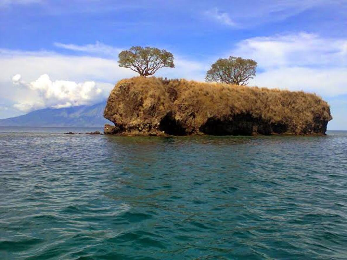 Pulau Ular di NTB yang sarat mitos.