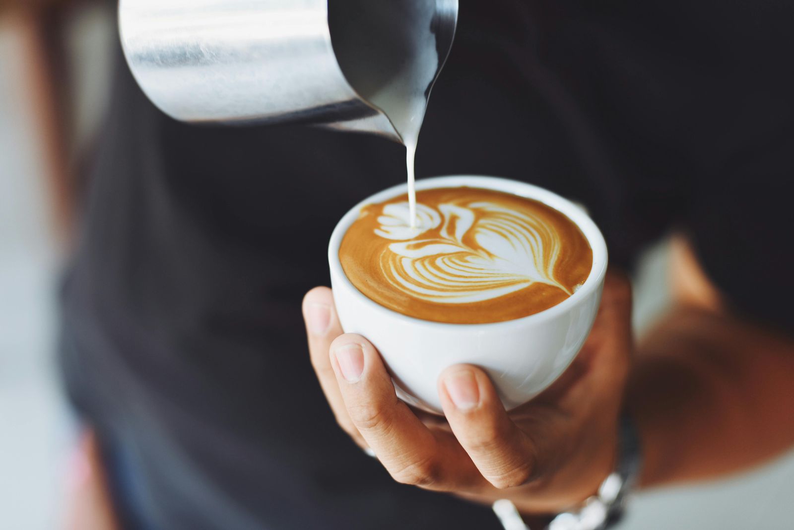 Ilustrasi pembuatan minuman kopi.