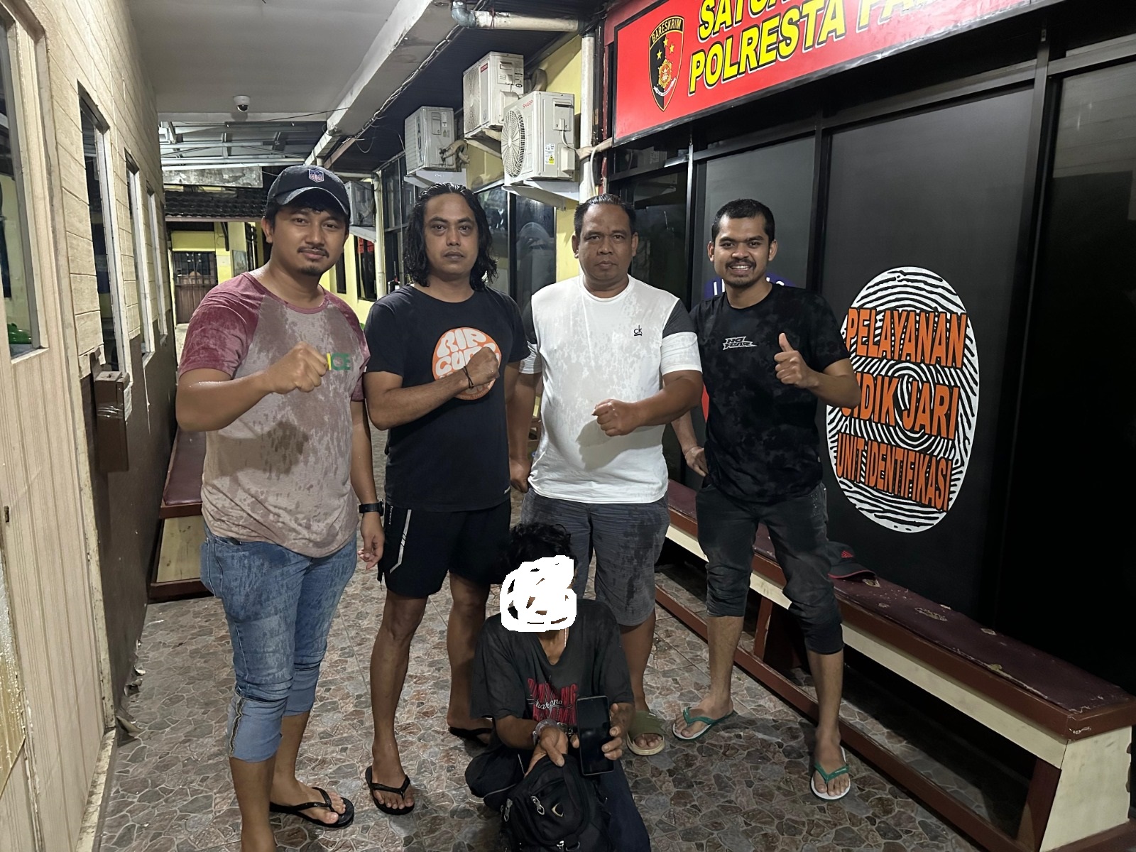 Pelaku pencurian tak berkutik usai ditangkap Tim Klewang Satreskrim Polresta Padang, beberapa waktu lalu.