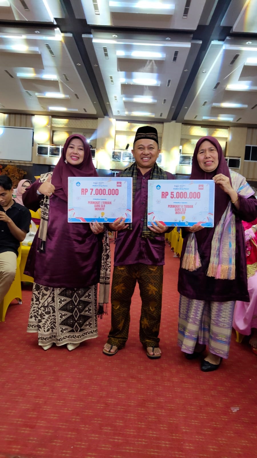 BIKIN BANGGA: Guru dan Kepala SLB Negeri 1 Padang pemenang Jambore GTK 2024. (TIM LAMAN GURU)