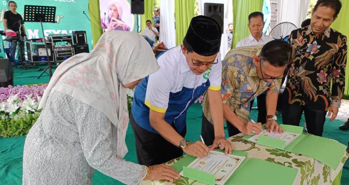 Re-Opening PT CNM Solok ditandai penandatanganan naskah kerja sama dengan PT Bahuma Borneo Batuah Jakarta, Minggu (17/11/2024).