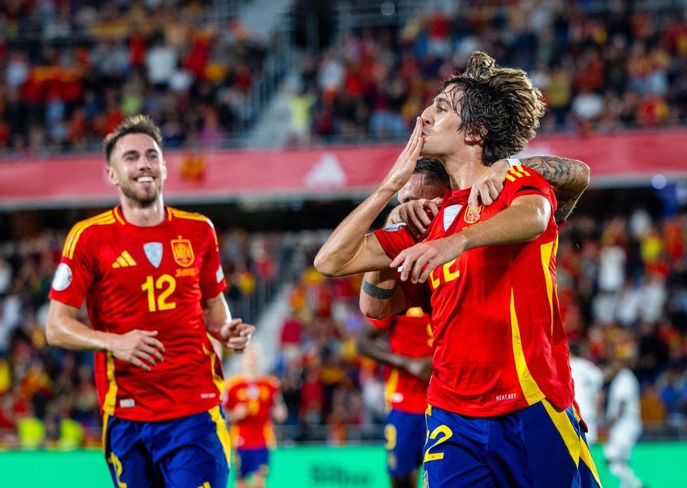 Spanyol berhasil menutup laga UEFA Nations League 2024 dengan kemenangan dramatis 3-2 atas Swiss di Tenerife, Selasa dini hari WIB (19/11/2024) (Foto: IG SEFutbal)