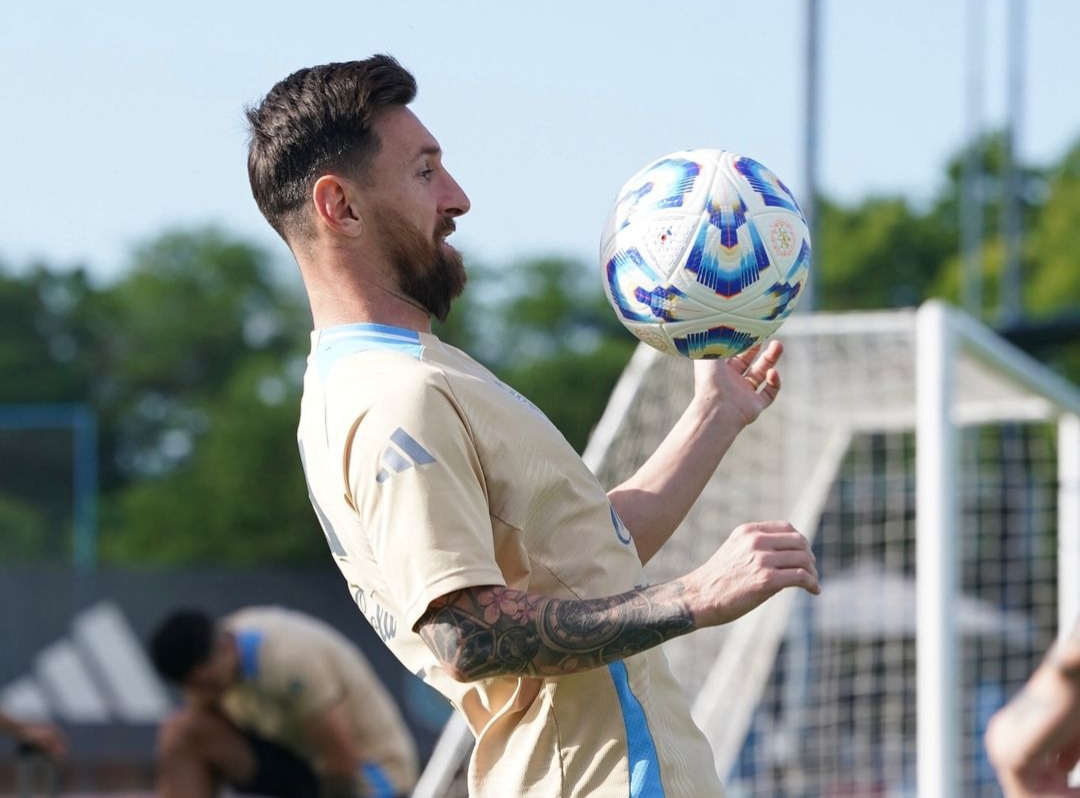 Lionel Messi bakal memimpin serangan Argentina melawan Peru dalam lanjutan Kualifikasi Piala Dunia 2026 di Stadion La Bombonera. (Foto: Instagram @leomessi)