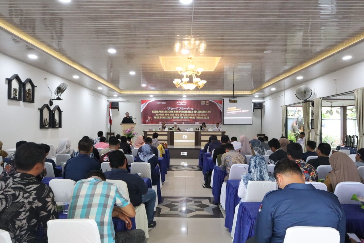 PEMBEKALAN: Bimtek tata kelola logistik dan penggunaan aplikasi Silog untuk persiapan Pilgub Sumbar serta Pilbup yang diadakan KPU Pasaman di Aula Arumas Hotel Lubuksikaping. (KPU PASAMAN)