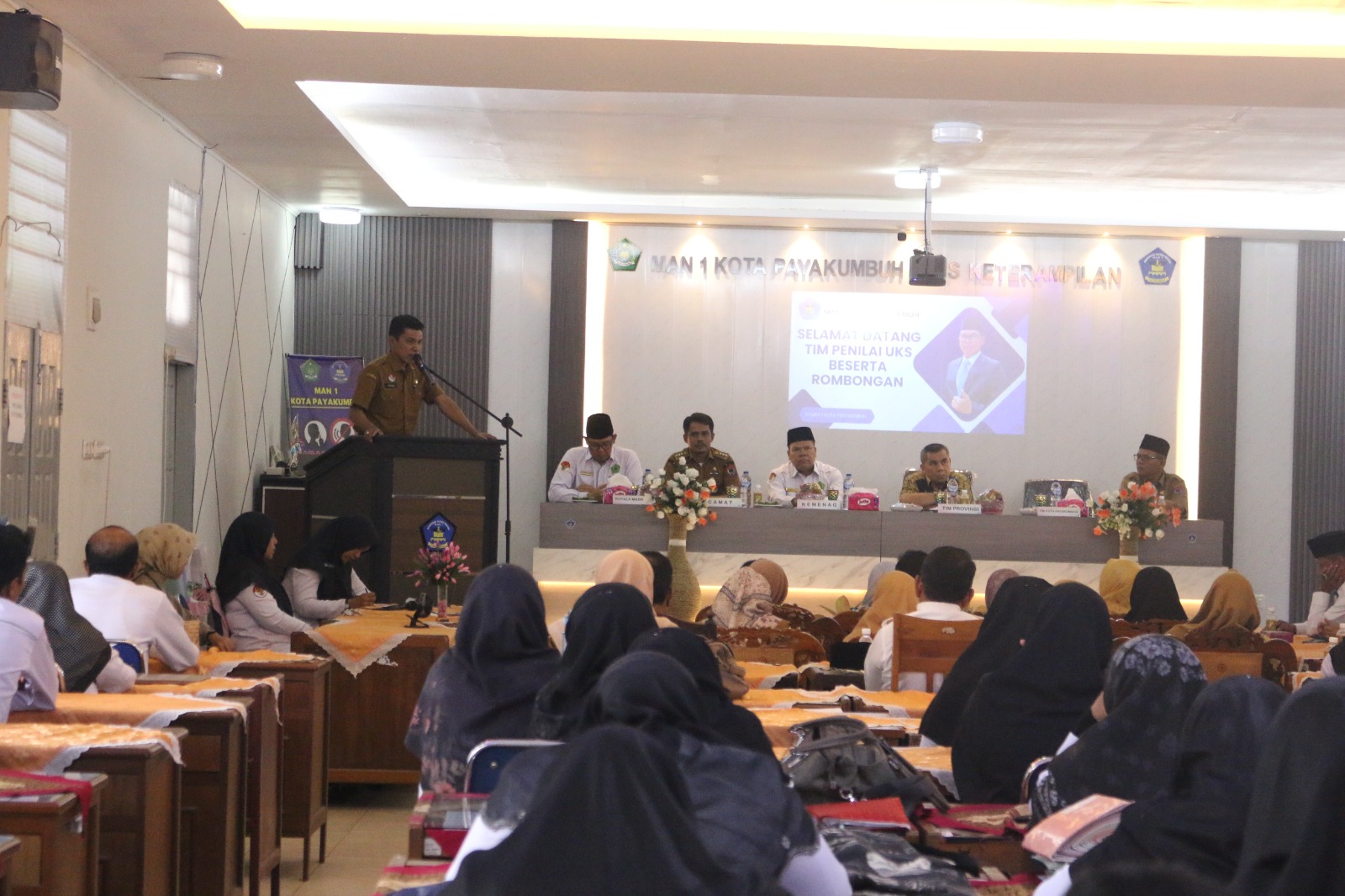 SERIUS: Kegiatan penilaian Unit Kesehatan Sekolah/Madrasah (UKS/M) terbaik di Provinsi Sumatera Barat, Senin (18/11). (PEMKO PAYAKUMBUH UNTUK PADEK)