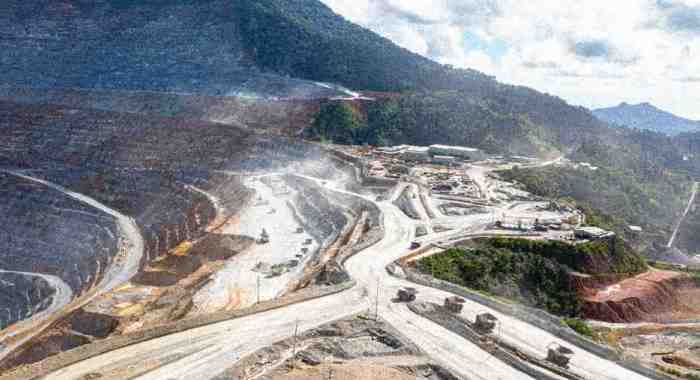 Tambang Batu Hijau, sebuah operasi penambangan tembaga dan emas terbuka di di Kabupaten Sumbawa Barat, Nusa Tenggara Barat. (Lombok Post)