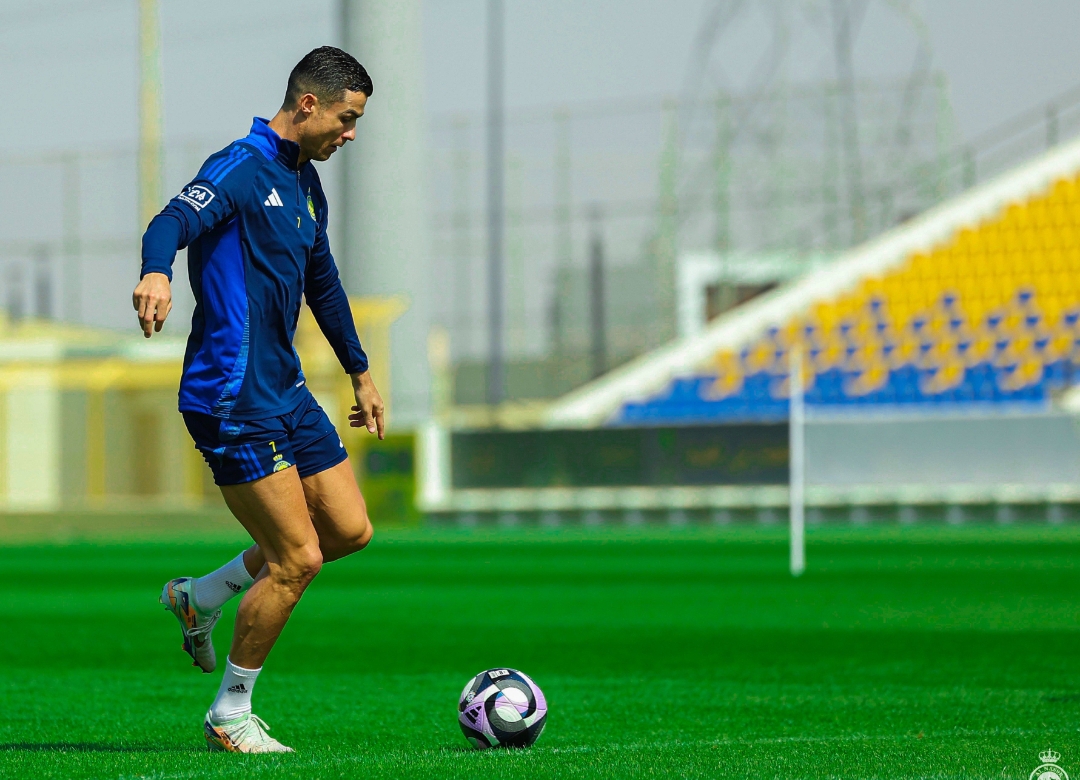 Cristiano Ronaldo latihan jelang laga Al-Nassr melawan Al-Qadisiyah di Al-Awwal Park pada Sabtu pukul 00.00 WIB (22/11) dalam lanjutan Liga Pro Saudi 2024-2025. (Foto: X Al Nassr)