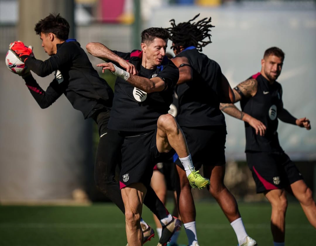 Para pemain Barcelona latihan jelang laga melawan Celta Vigo pada pekan ke-14 La Liga di Stadion Bala&iacute;dos, pukul 03:00 WIB, Minggu (24/11/2024). (Foto: Instagram FC Barcelona)