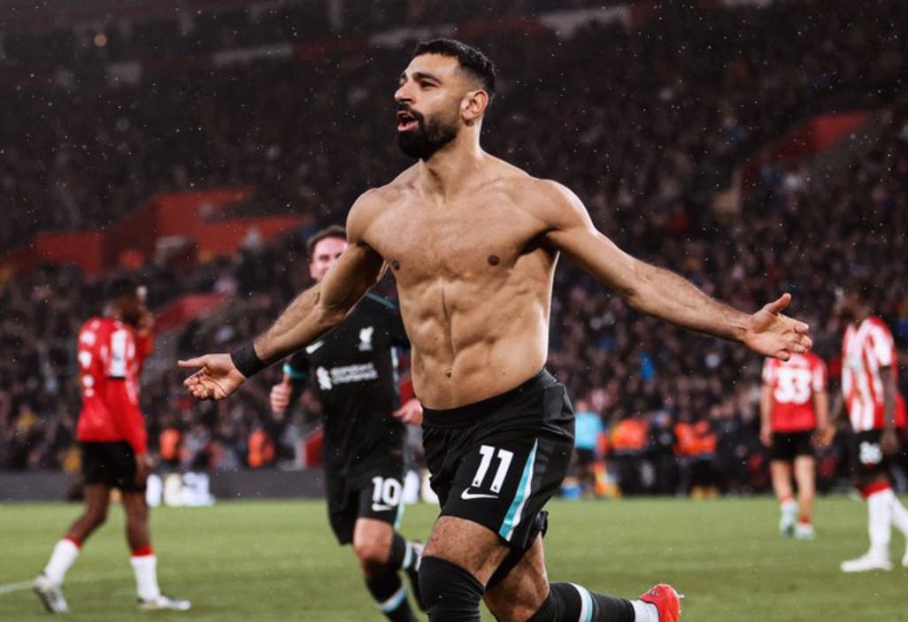 Selebrasi Mohamed Salah usai mencetak gol kemenangan Liverpool 3-2 saat melawan Southampton, di St Mary&rsquo;s pada Minggu malam (24/11/2024). (Foto: X Liverpool FC)