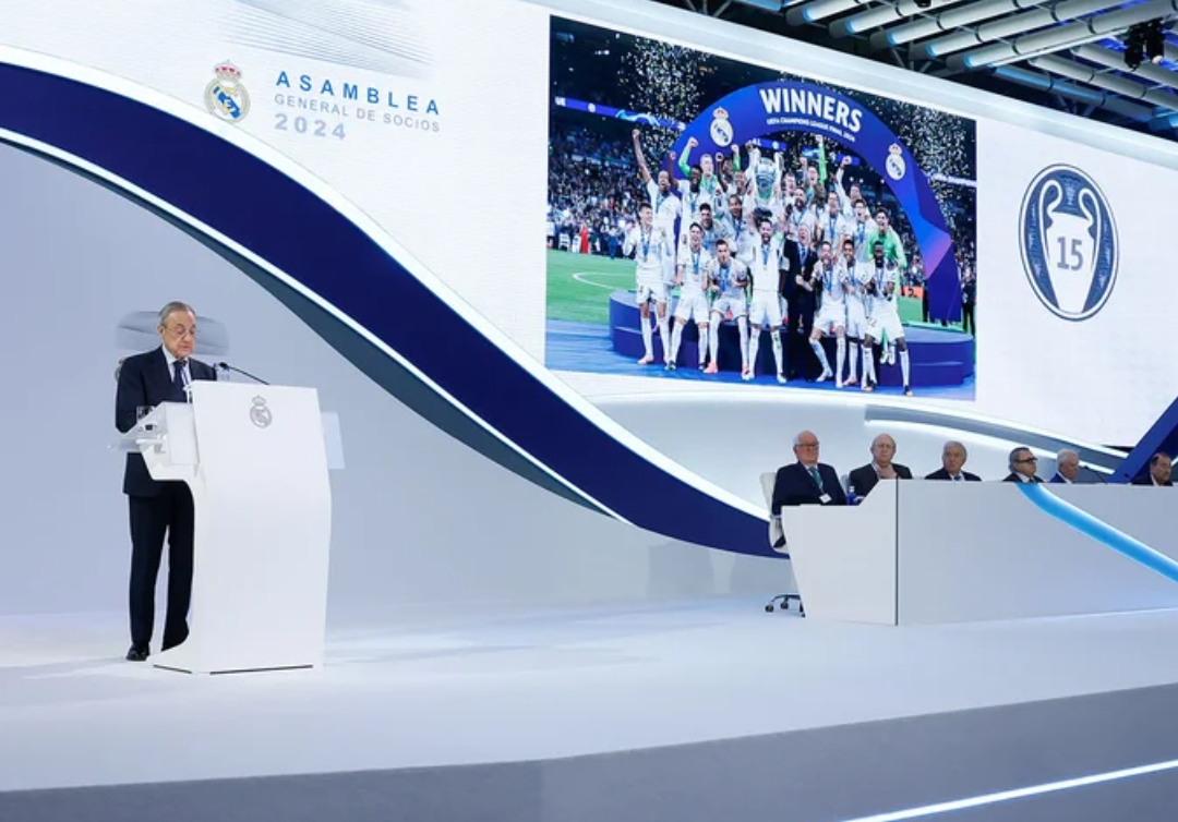Presiden Real Madrid Florentino Perez saat pidato di Sidang Umum Real Madrid 2024 di paviliun bola basket Ciudad Real Madrid, Minggu (24/11/2024). (Foto: realmadrid.com)