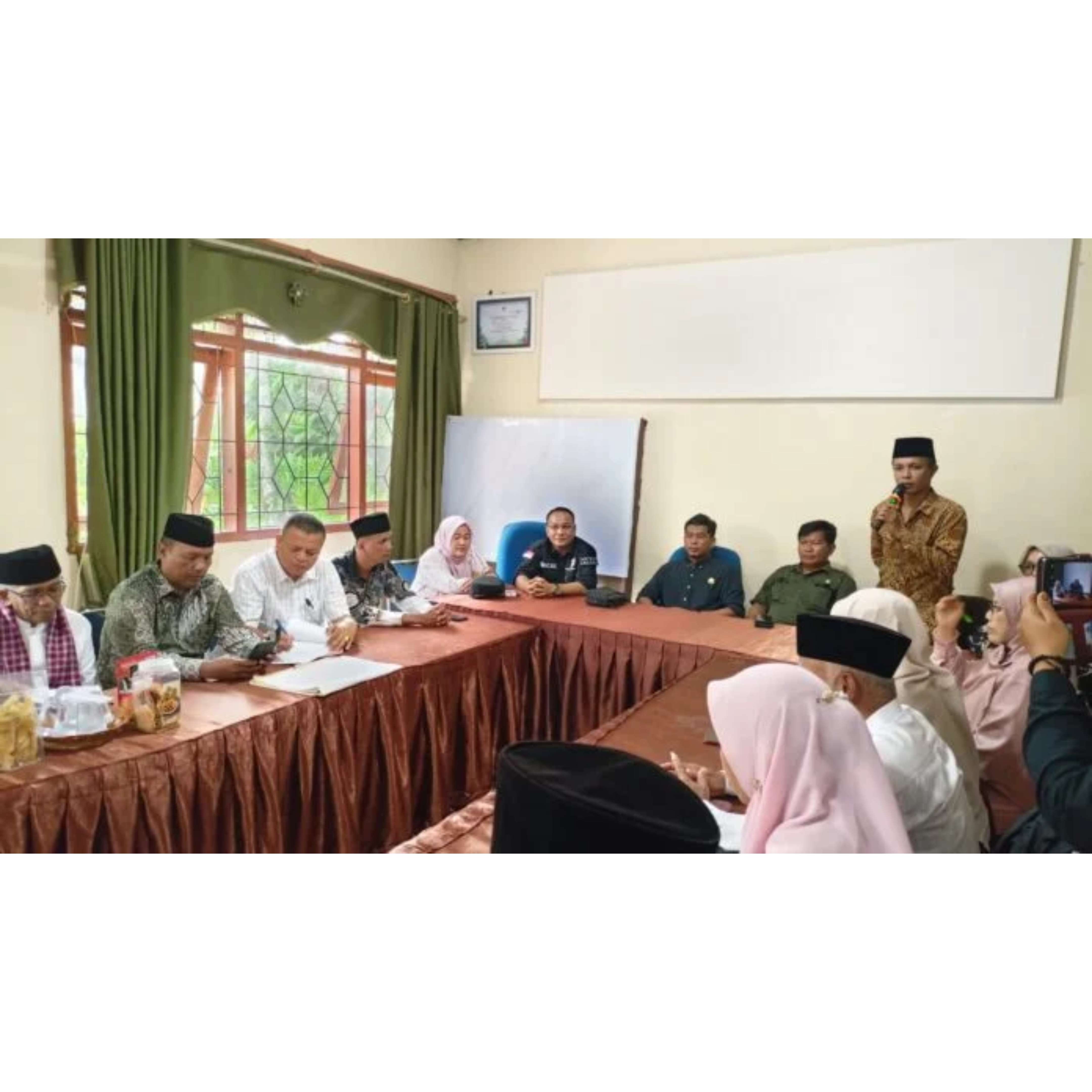 TURUN LAPANGAN: Komisi II DPRD Agam turun menjemput aspirasi warga di Tanjungraya dan Palembayan, baru-baru ini.(HUMAS DPRD AGAM FOR PADEK)